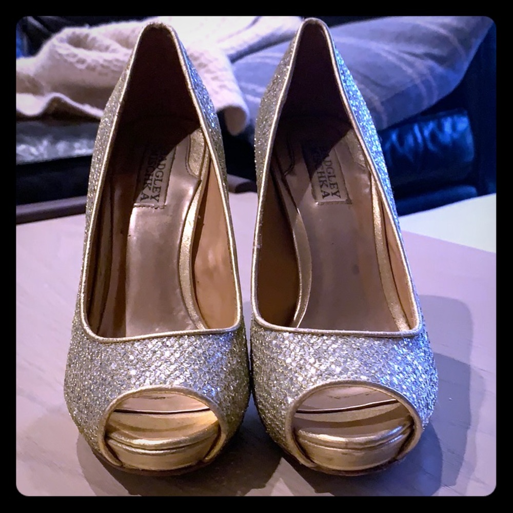 8.5 Badgley Mischka gold sparkly peep toe pumps